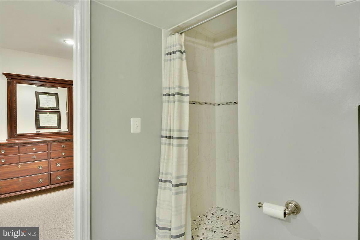 7310 Greentree Road Bethesda, MD 20817 - Photo 26 of 30 Bath