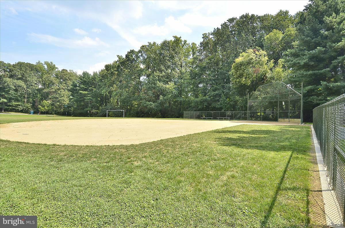 7310 Greentree Road Bethesda, MD 20817 - Photo 29 of 30 Community