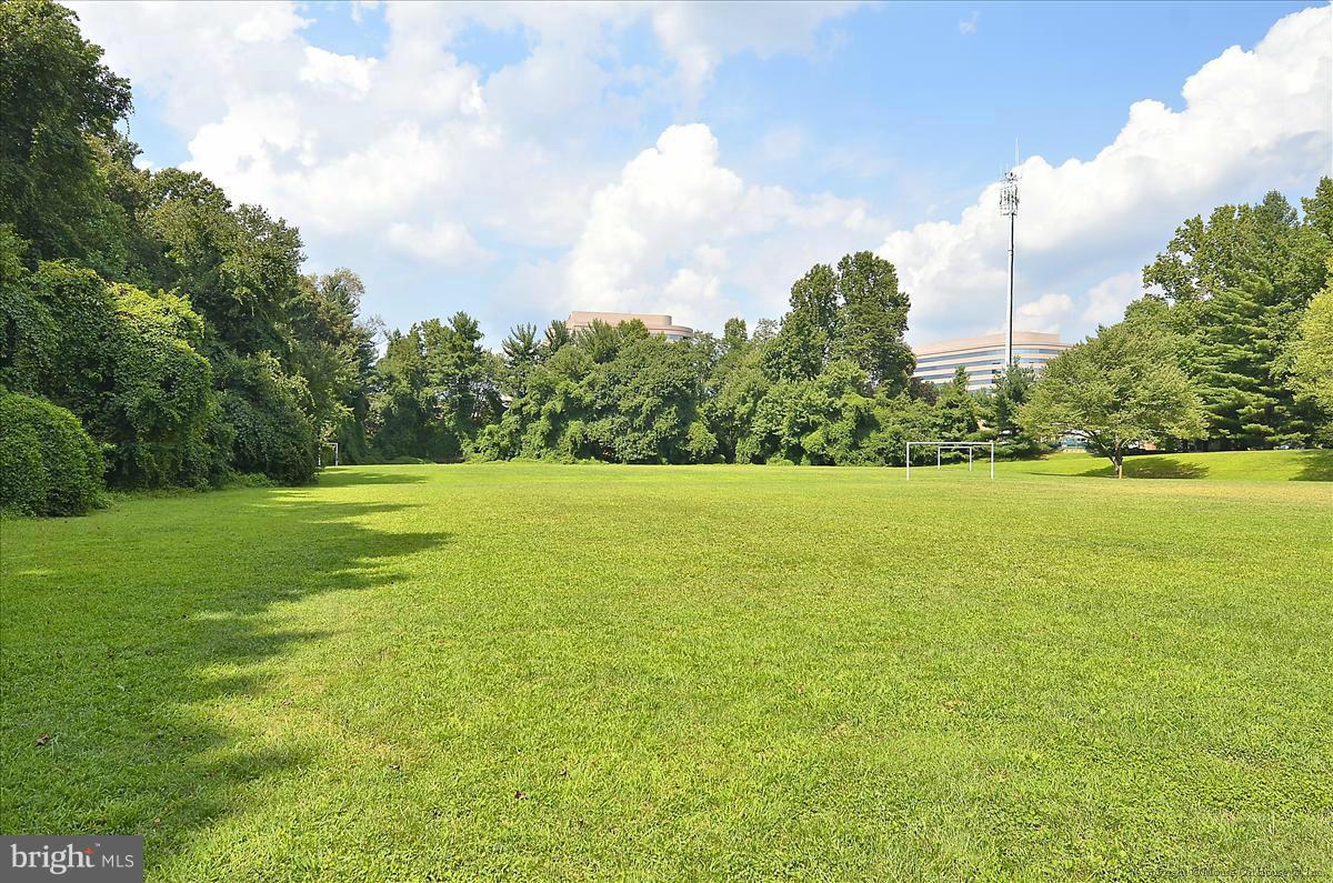 7310 Greentree Road Bethesda, MD 20817 - Photo 30 of 30 Community