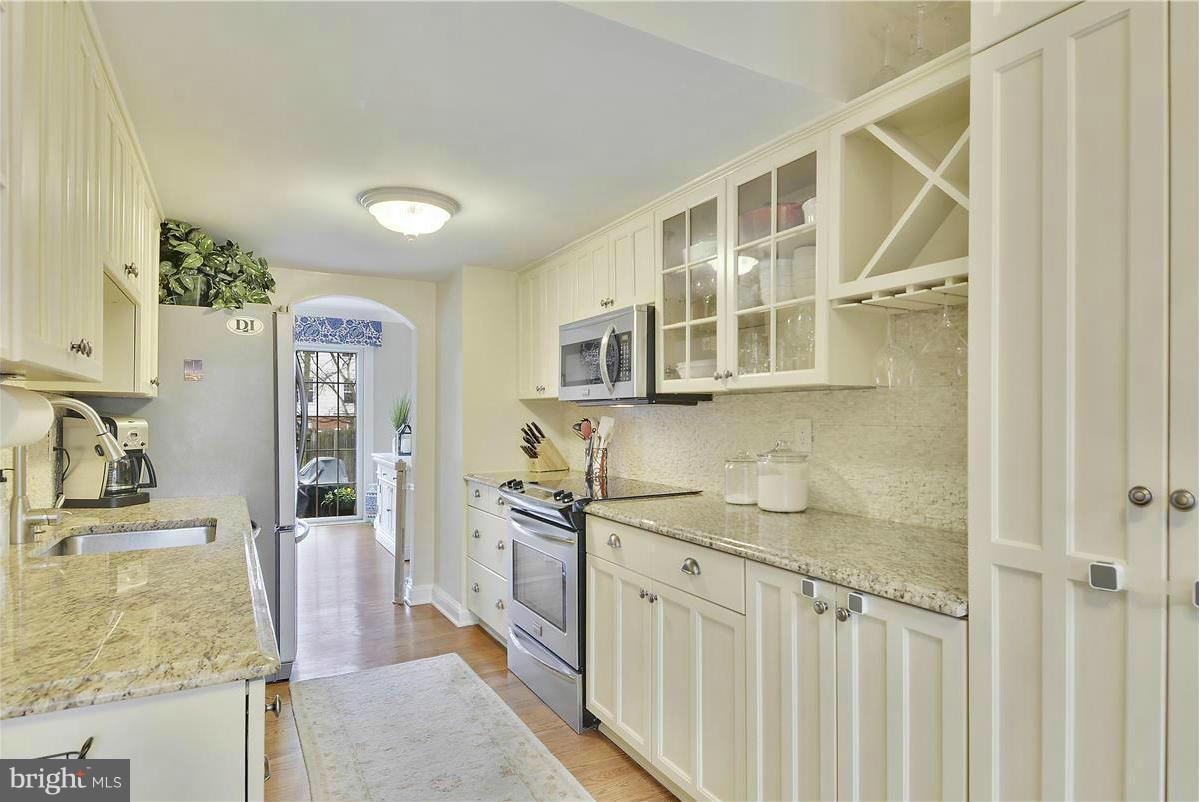 7310 Greentree Road Bethesda, MD 20817 - Photo 9 of 30 Kitchen