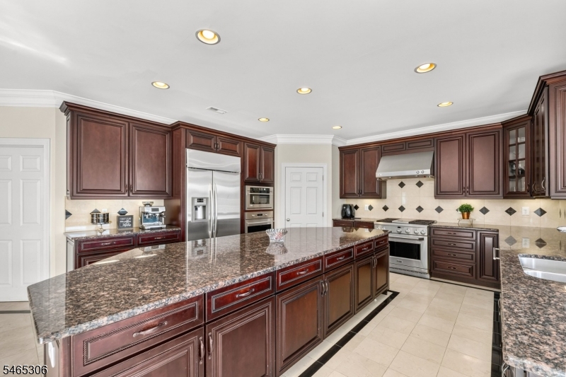 10 Raker Court Hillsborough, NJ 08844 - Photo 12 of 49 Gallery Image 12
