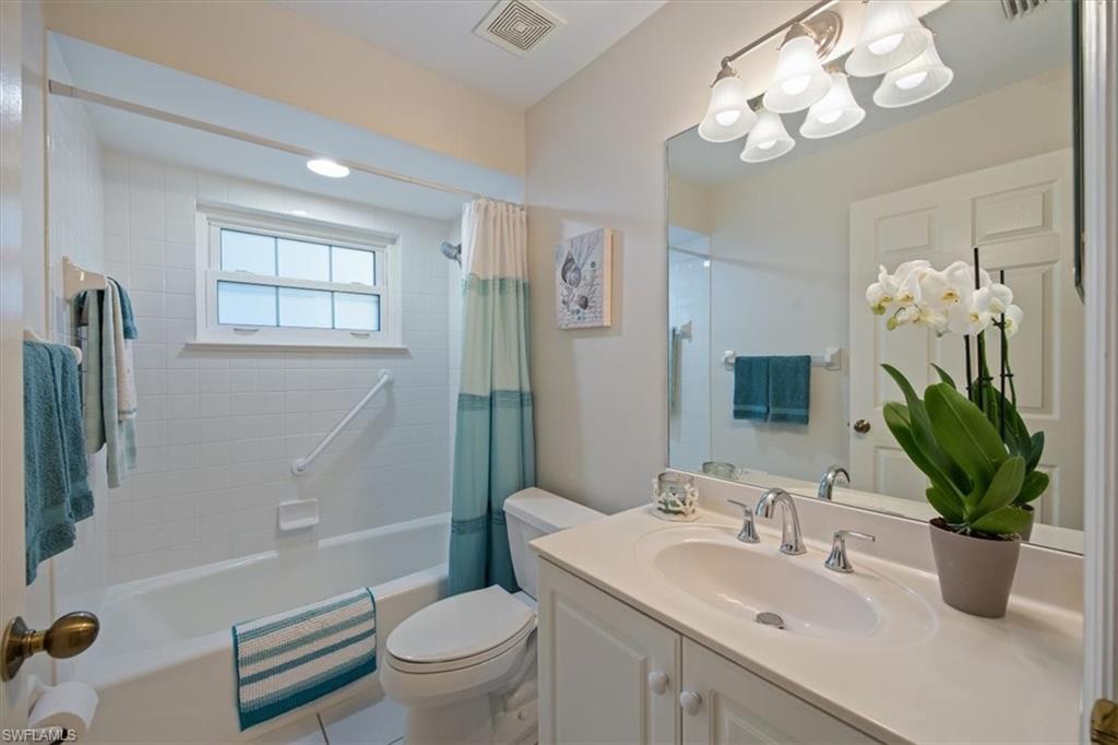 203 Via Perignon, Unit 24 Naples, FL 34119 - Photo 23 of 26 Guest Bath