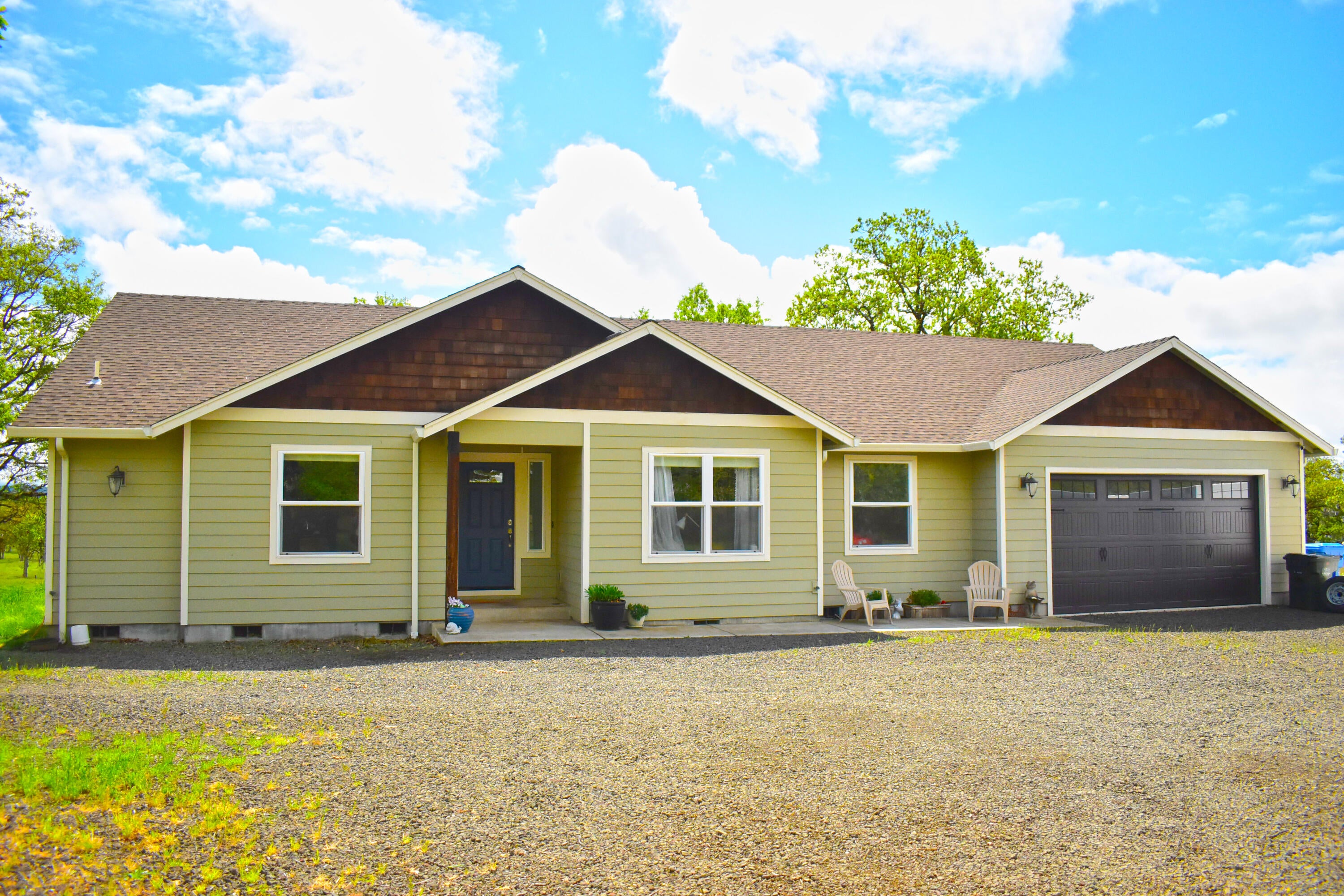 13822 Perry Road White City, OR 97503 - Photo 1 of 39 Front of house