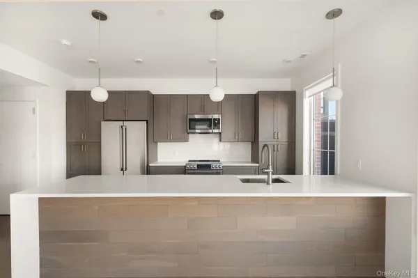 $3,250 | 7 South Highland Avenue, Unit 301, Nyack, NY 10960