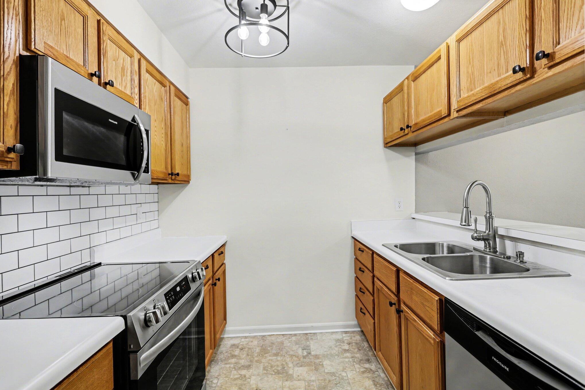 354 Butler Court Marshall, MI 49068 - Photo 6 of 19 006_file_7821