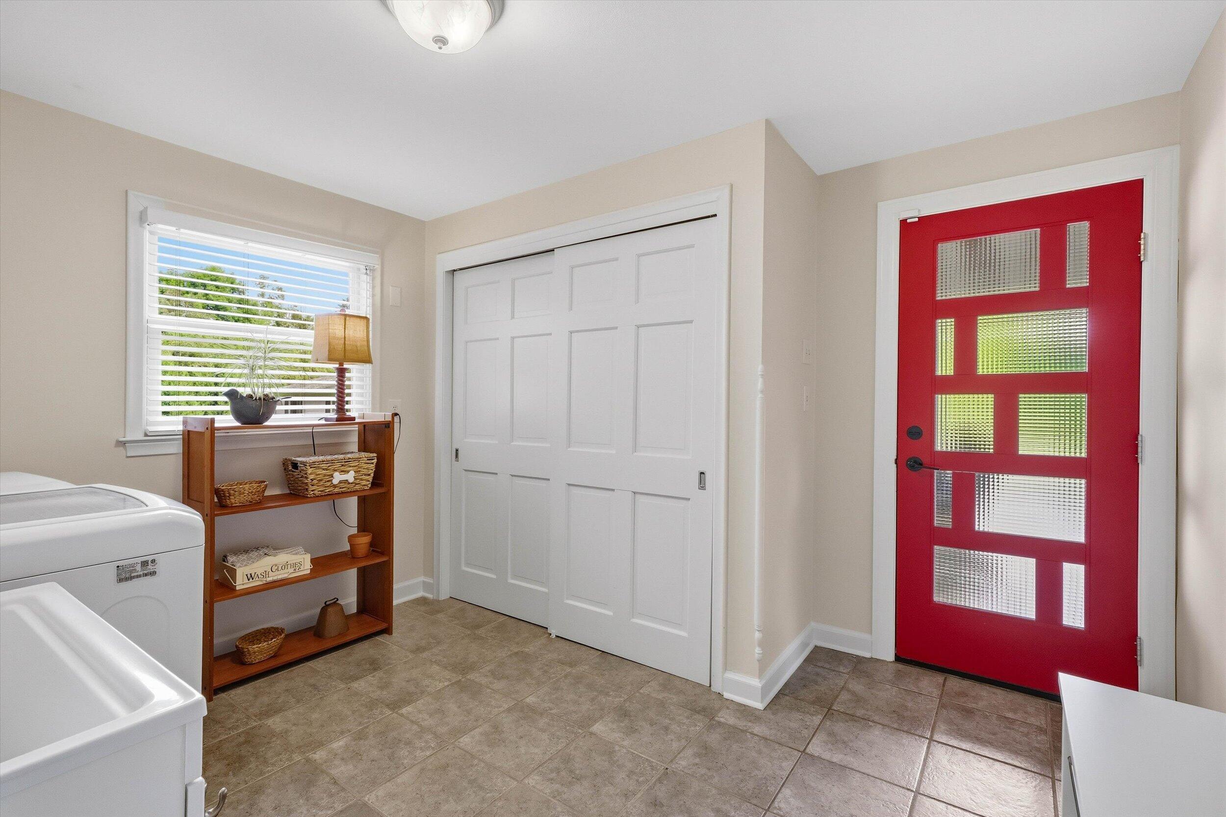 9431 Hawthorne Road Mequon, WI 53097 - Photo 18 of 67 Mudroom