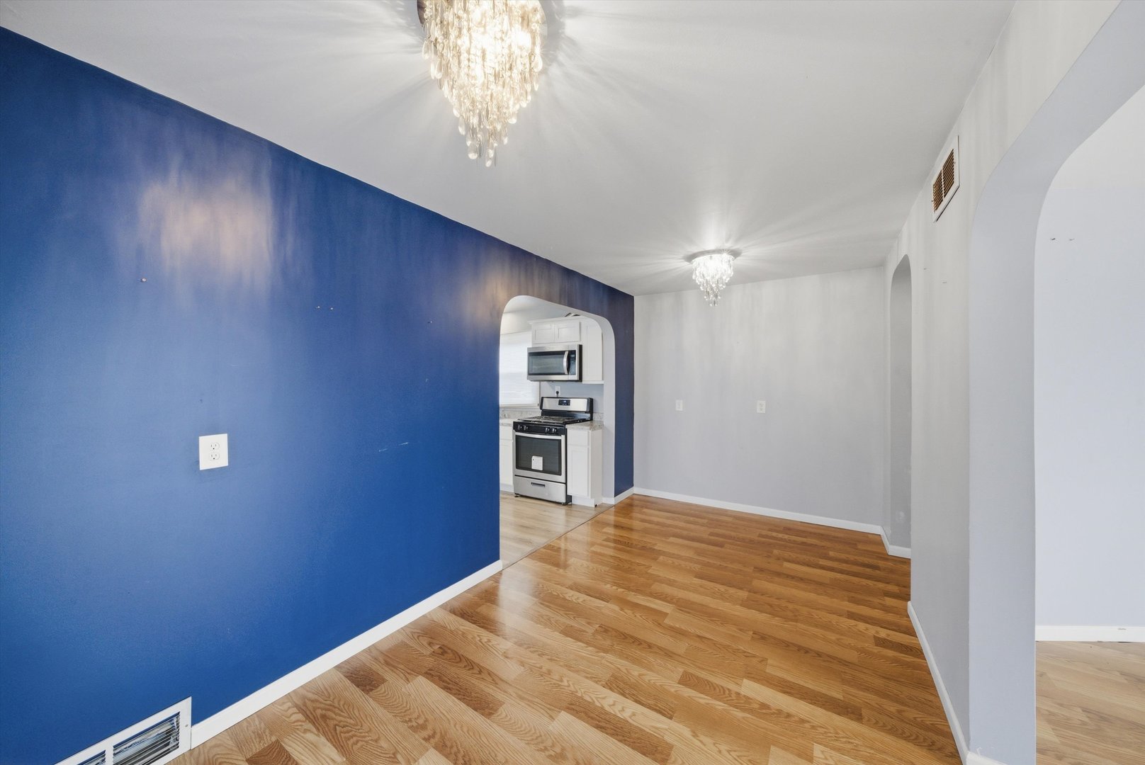 1517 East Roosevelt Road Wheaton, IL 60187 - Photo 5 of 54