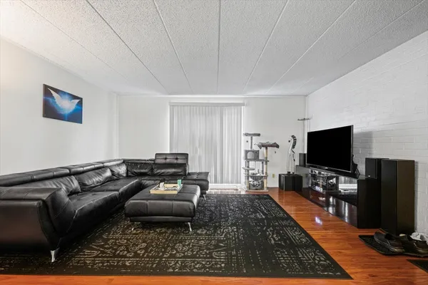 $2,250 | 3223 West Parkway Drive, Unit 3A, Northbrook, IL 60062