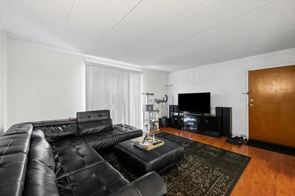 $2,250 | 3223 West Parkway Drive, Unit 3A, Northbrook, IL 60062