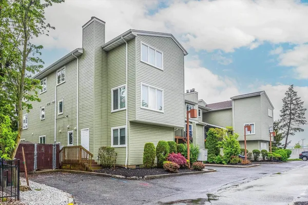 $2,500 | 700 10th Street, Unit 1, Secaucus, NJ 07094