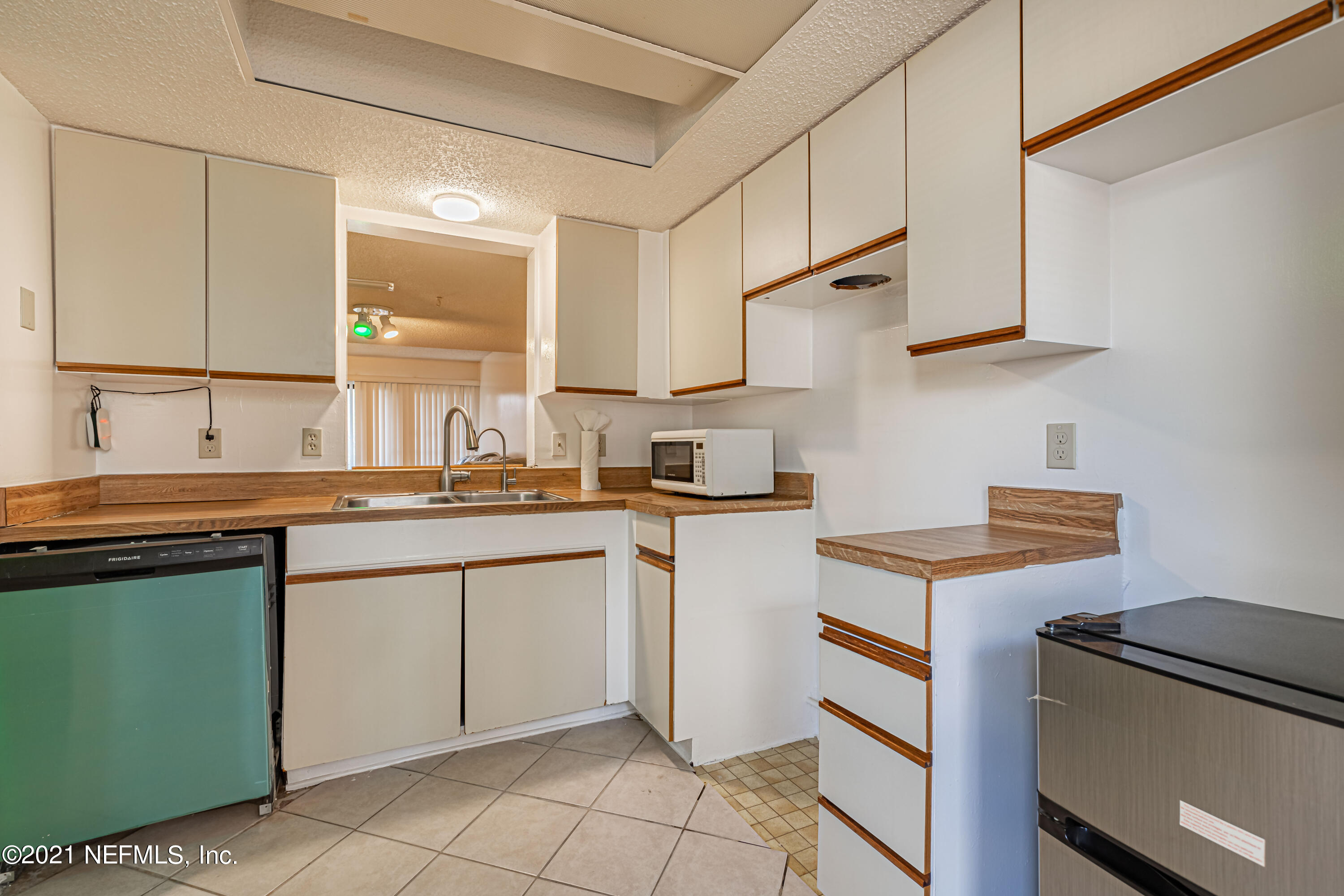 3517 Peeler Road, Unit 8 Jacksonville, FL 32277 - Photo 8 of 29 a kitchen with cabinets appliances and a sink