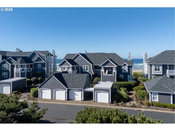 $699,000 | 5958 Southwest Cupola Drive, Unit 13, South Beach, OR 97366
