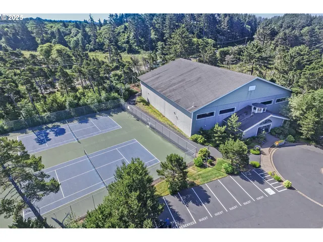 $699,000 | 5958 Southwest Cupola Drive, Unit 13, South Beach, OR 97366