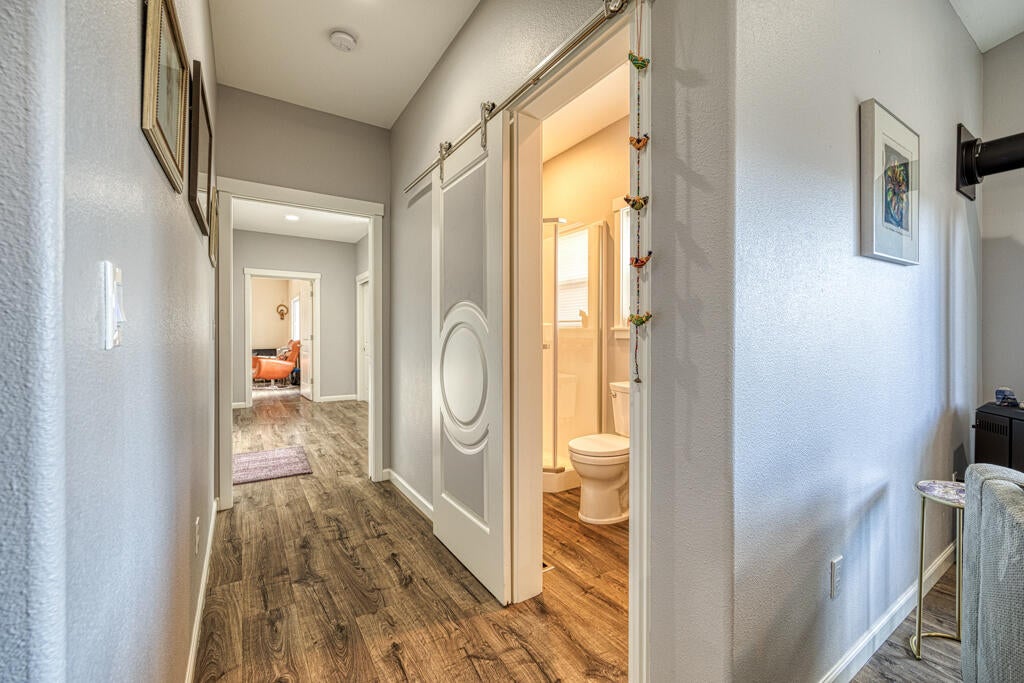 11264 Kestrel Road Klamath Falls, OR 97601 - Photo 19 of 34 Hallway from Great Room with Second Full Bathroom on right