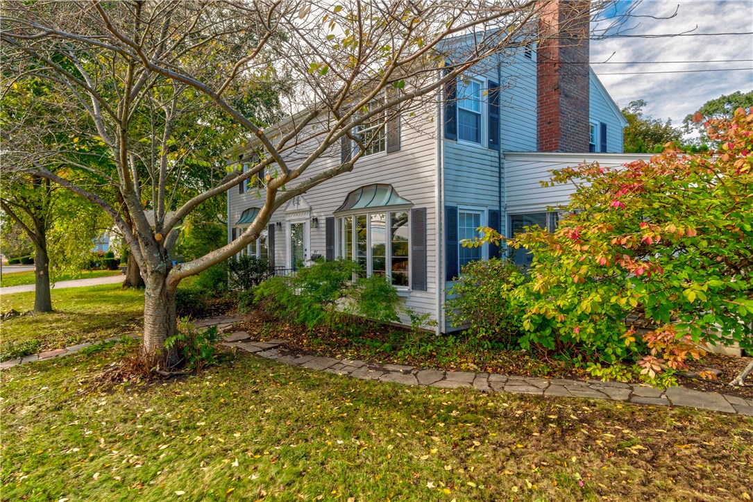 557 Budlong Road Cranston, RI 02920 - Photo 3 of 27