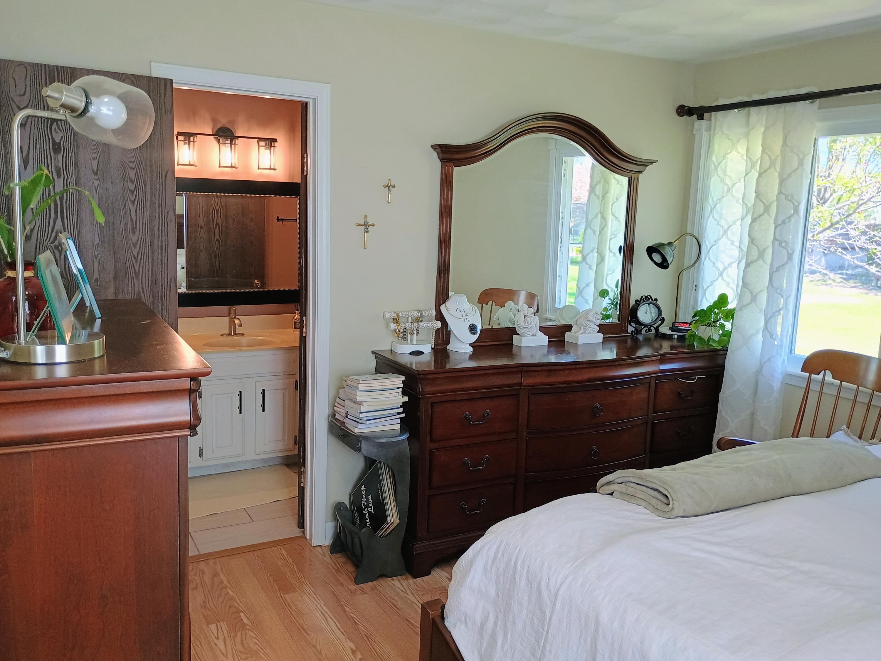 2736 Gilbert Road Lansing, MI 48911 - Photo 11 of 42 IMG_20250509_135754303_HDR_AE