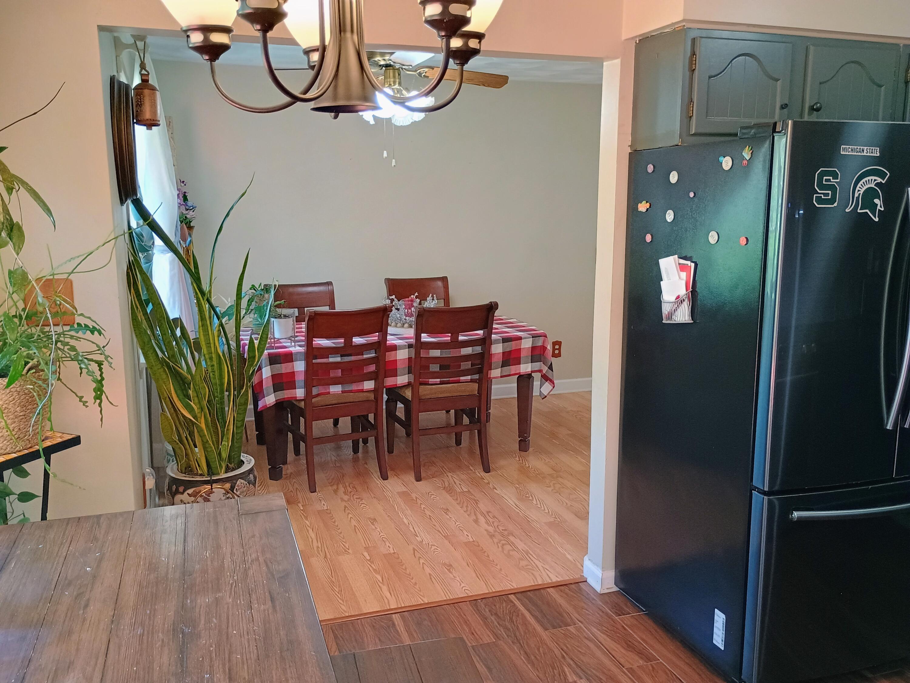 2736 Gilbert Road Lansing, MI 48911 - Photo 18 of 42 IMG_20250509_140006369_HDR_AE