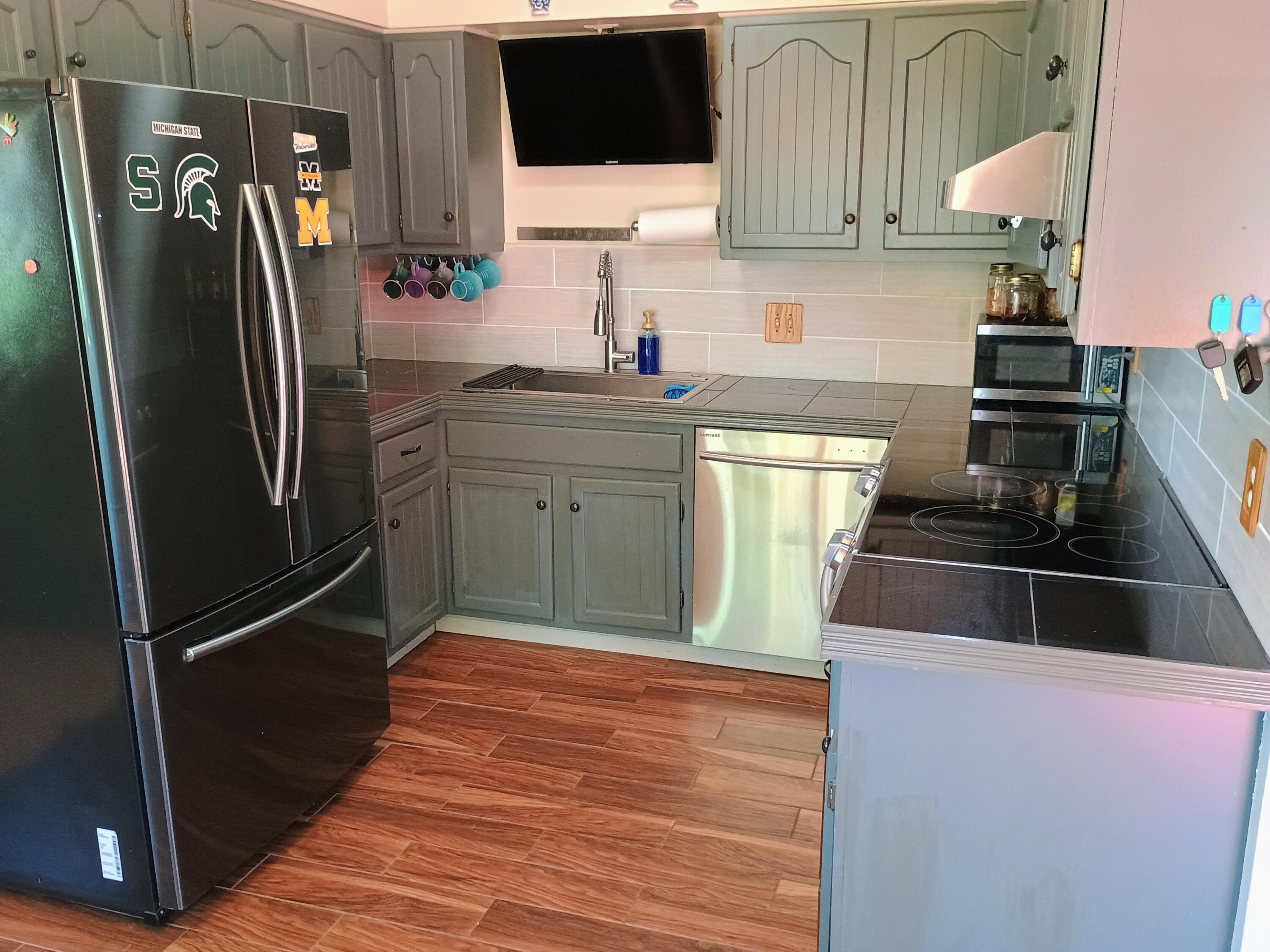 2736 Gilbert Road Lansing, MI 48911 - Photo 19 of 42 IMG_20250509_140032721_HDR_AE