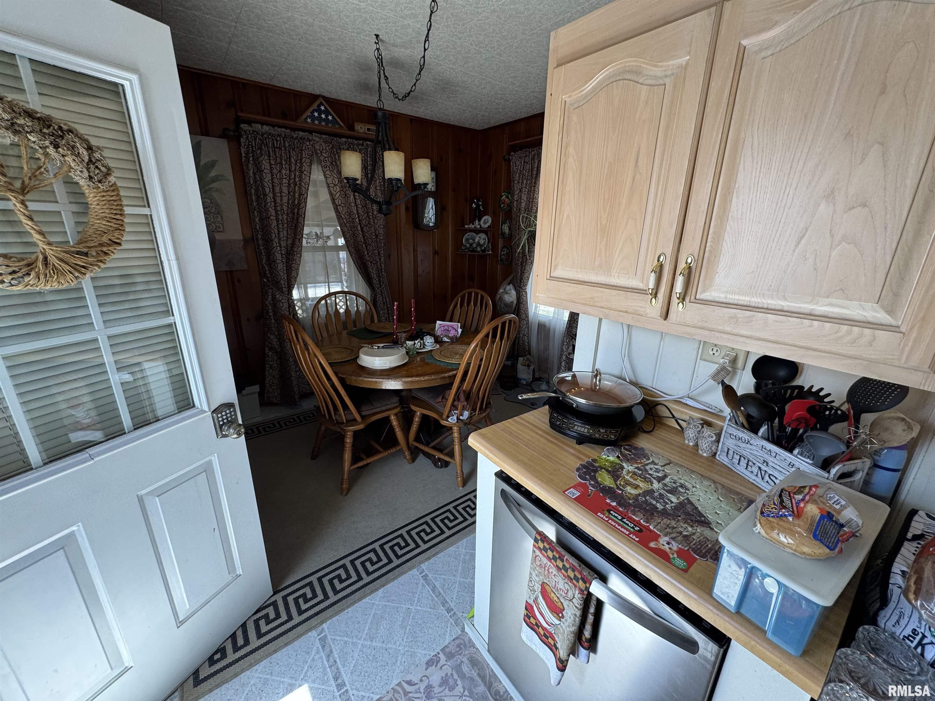 1503 Summer Street Pekin, IL 61554 - Photo 11 of 35