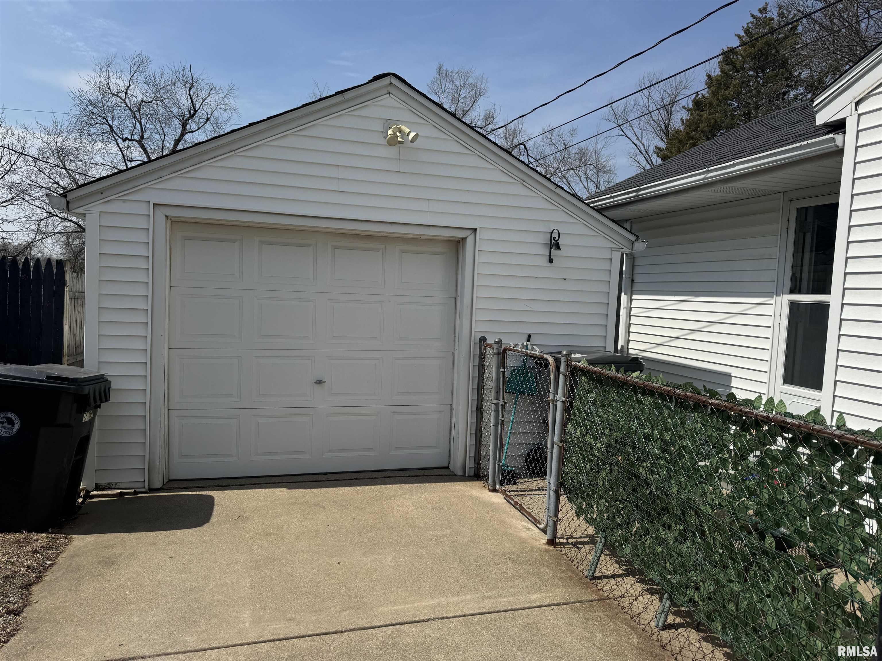 1503 Summer Street Pekin, IL 61554 - Photo 4 of 35