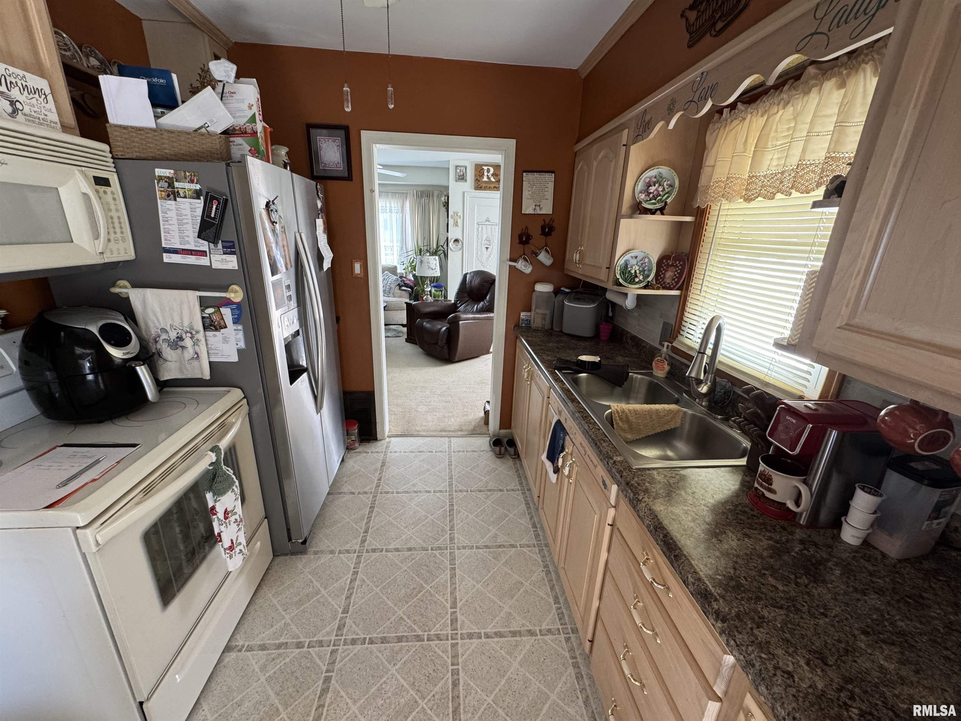 1503 Summer Street Pekin, IL 61554 - Photo 5 of 35