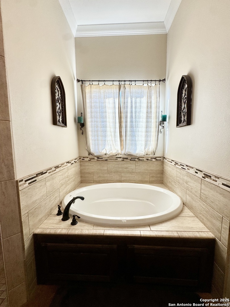 16489 Farm To Market Road 472 Devine, TX 78016 - Photo 13 of 31 a bathroom with a sink and a bathtub