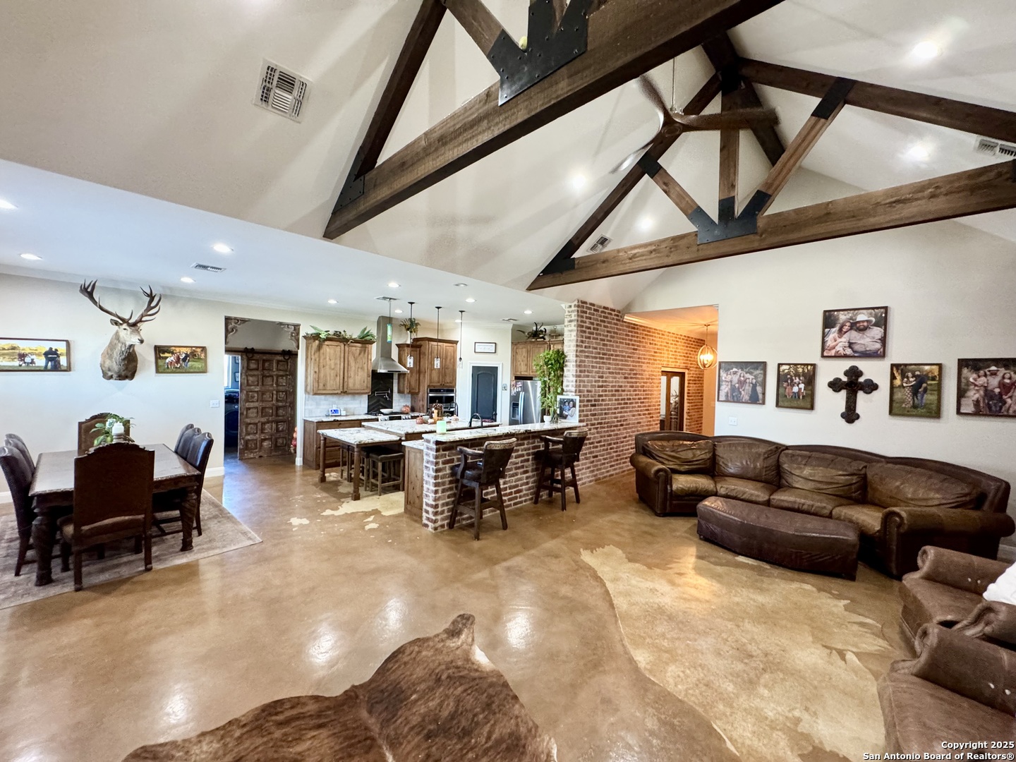 16489 Farm To Market Road 472 Devine, TX 78016 - Photo 6 of 31 a living room with furniture and a piano