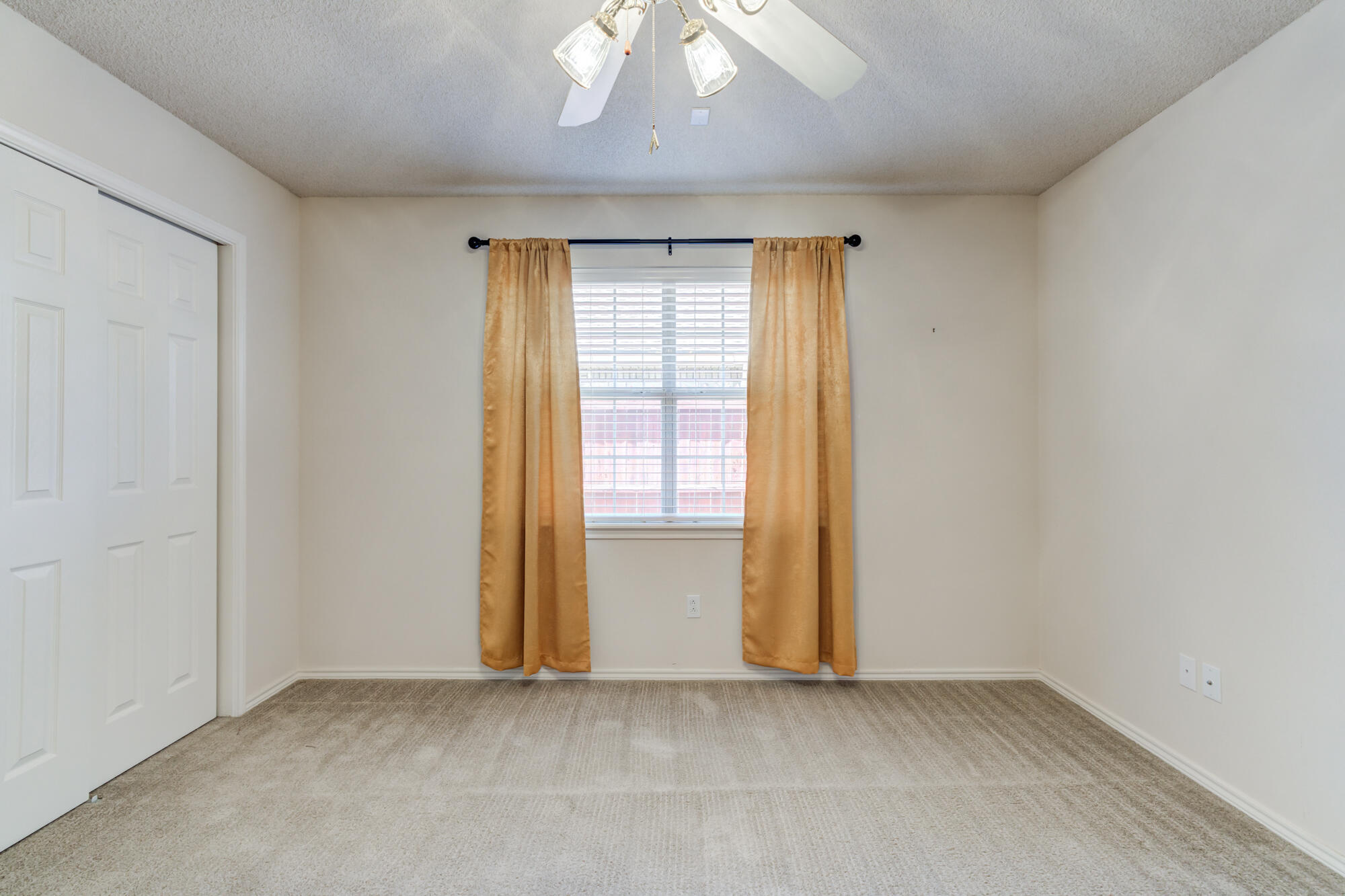5914 88th Place Lubbock, TX 79424 - Photo 30 of 39 an empty room with window