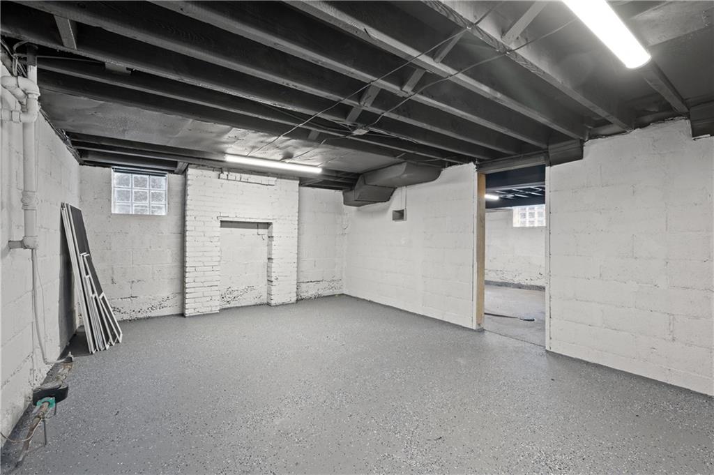 1486 Mill Street Pittsburgh, PA 15221 - Photo 22 of 25 a view of room with closet