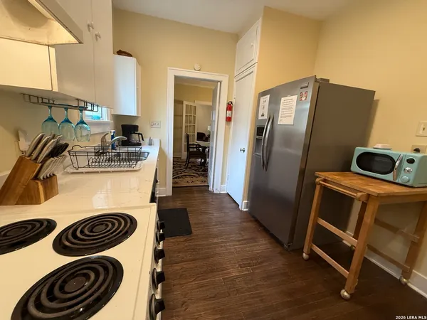 $2,500 | 402 West Elsmere Place, San Antonio, TX 78212