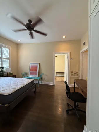 $2,500 | 402 West Elsmere Place, San Antonio, TX 78212