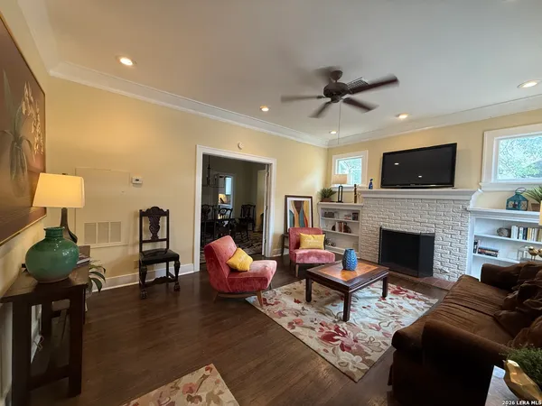 $2,500 | 402 West Elsmere Place, San Antonio, TX 78212