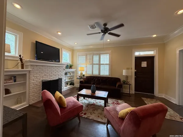 $2,500 | 402 West Elsmere Place, San Antonio, TX 78212