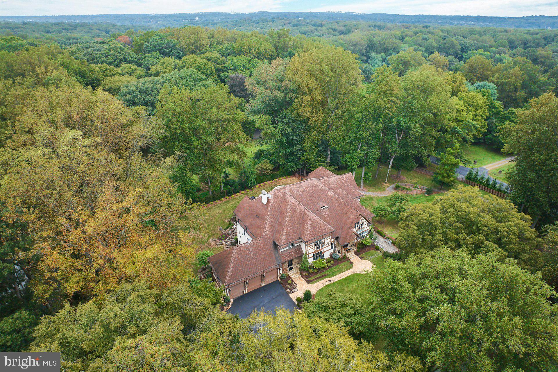 9113 Jeffery Road Great Falls, VA 22066 - Photo 13 of 31 an aerial view of a house with a yard