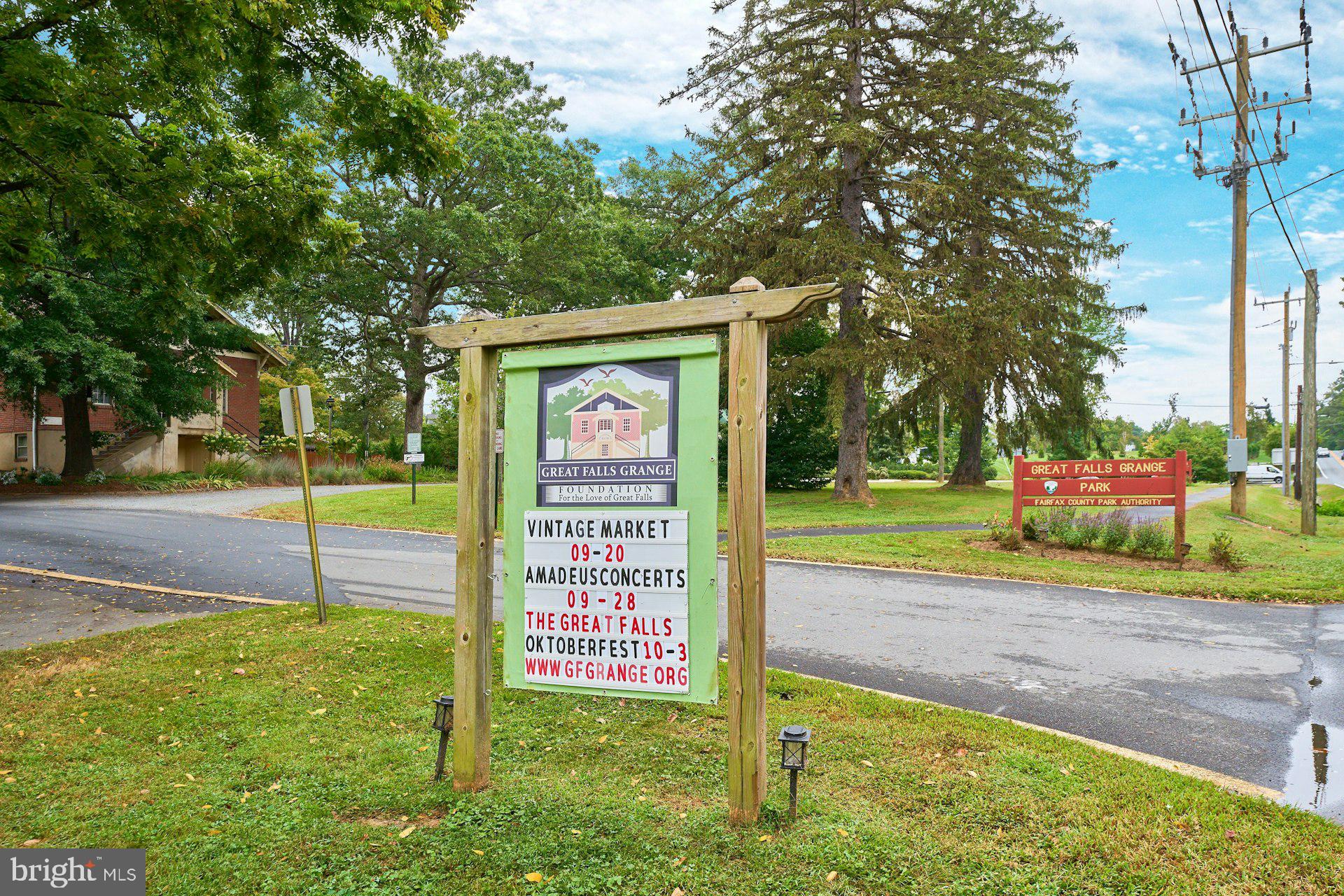 9113 Jeffery Road Great Falls, VA 22066 - Photo 28 of 31 a sign on the side of the road