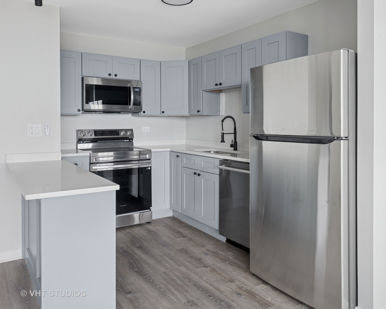 655 West Irving Park Road, Unit 2608 Chicago, IL 60613 - Photo 6 of 19 Gallery Image 6