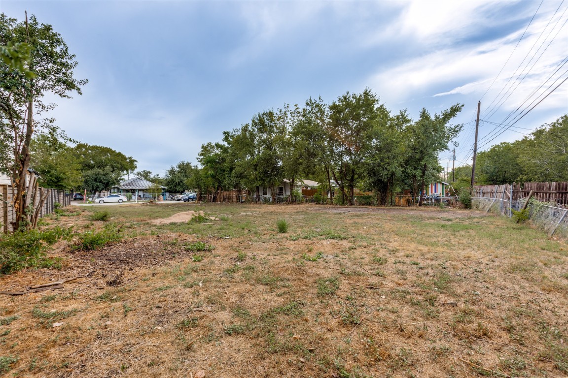 6806 Cruz Street Austin, TX 78741 - Photo 5 of 9 a view of outdoor space with lake view