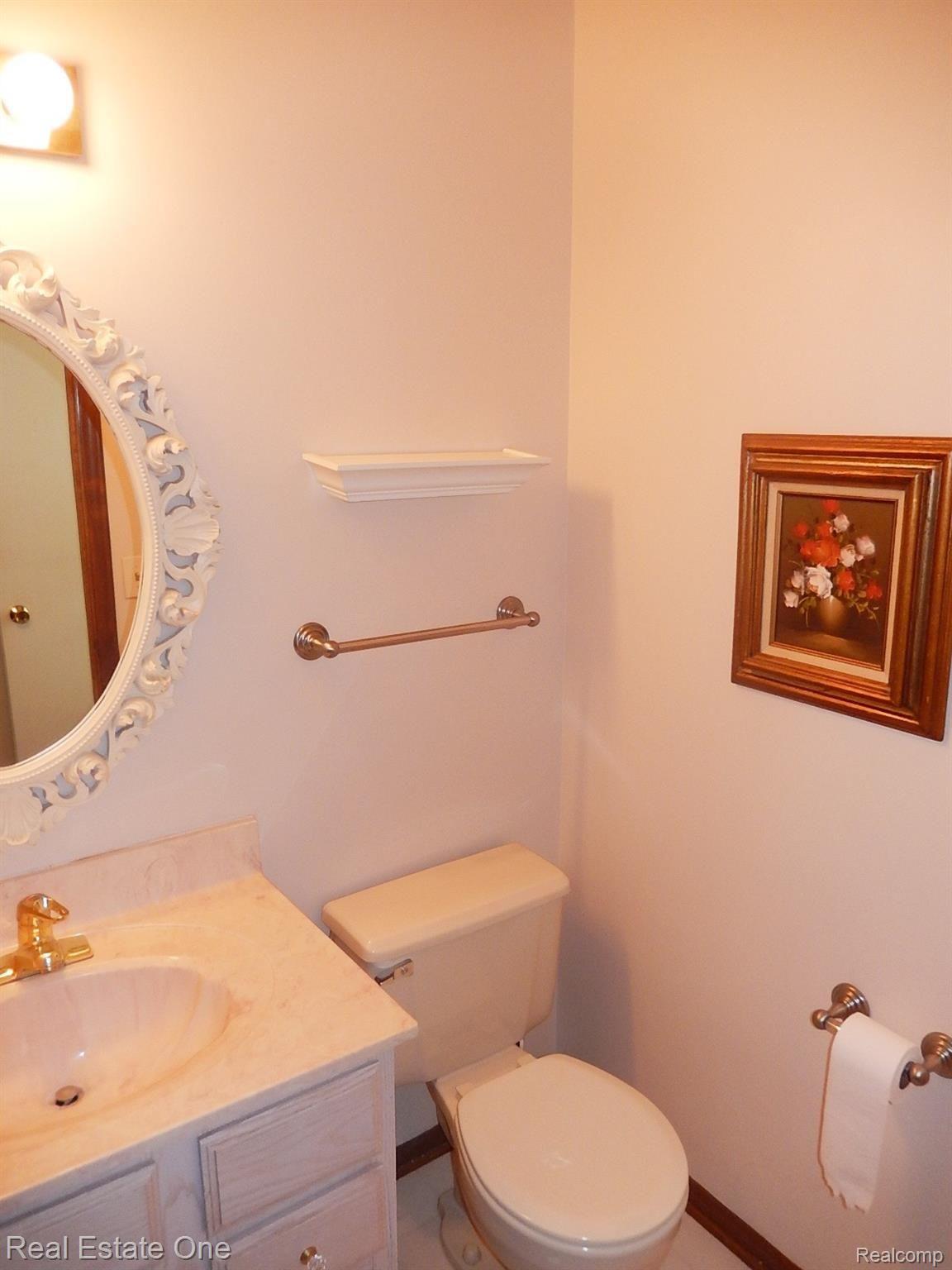 415 Woodstone Road, Unit 32 Waterford, MI 48327 - Photo 11 of 26 Entry Level Half Bath.JPG