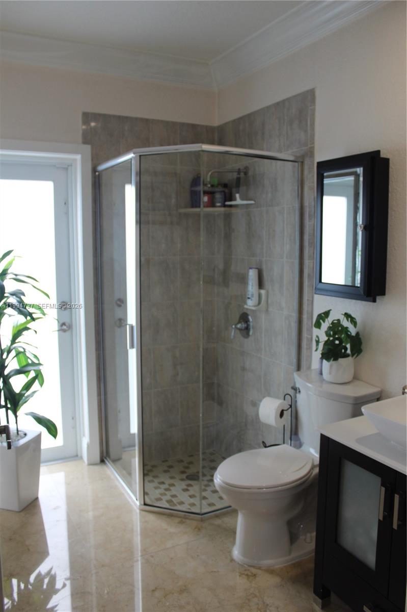 15580 Southwest 176th Terrace Miami, FL 33187 - Photo 14 of 32 a bathroom with a sink a toilet and shower