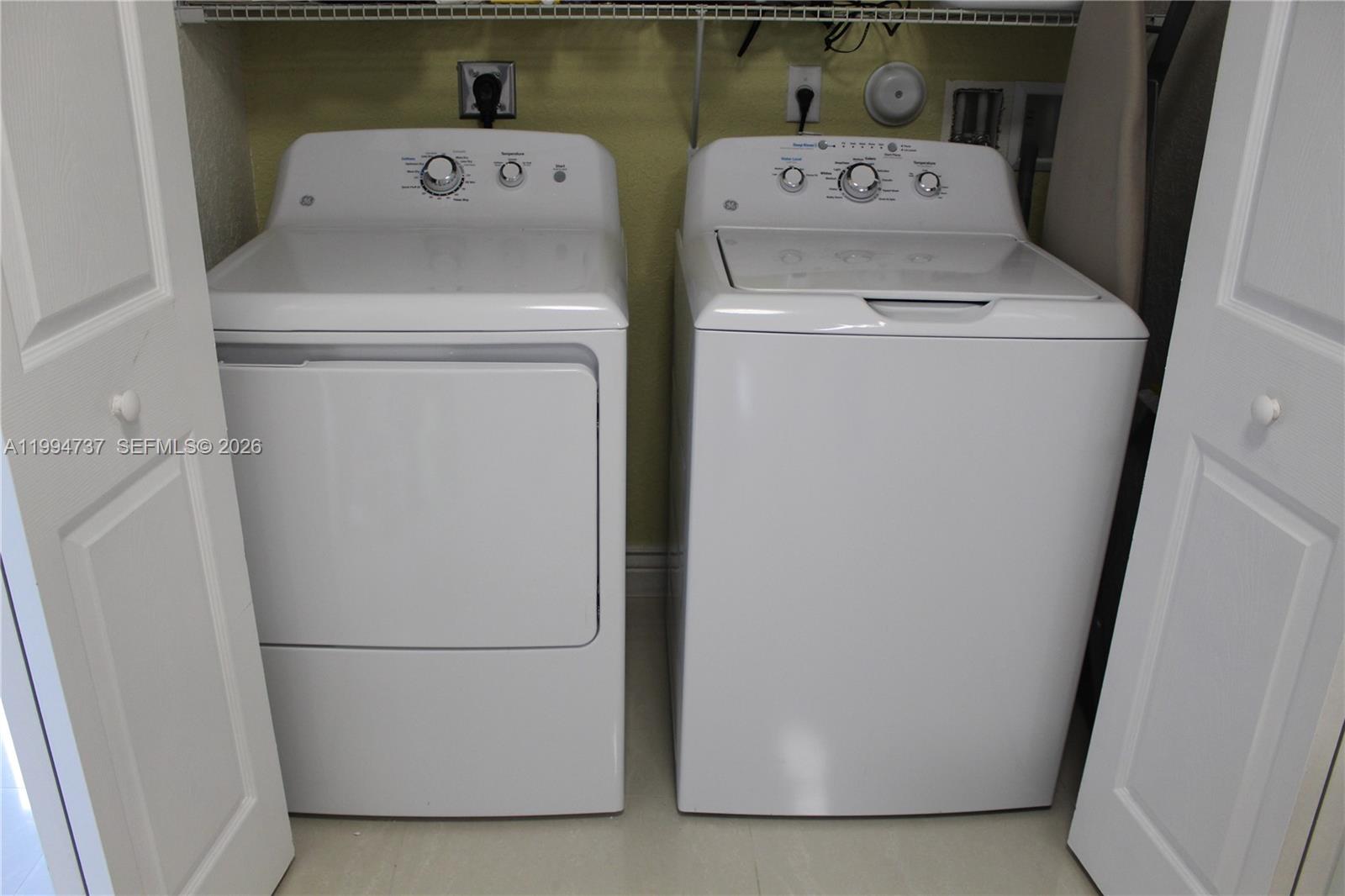 15580 Southwest 176th Terrace Miami, FL 33187 - Photo 18 of 32 a utility room with dryer and washer