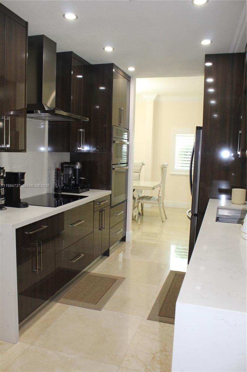 15580 Southwest 176th Terrace Miami, FL 33187 - Photo 5 of 32 a large bathroom with a large tub and sink