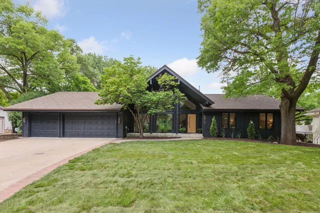$2,350,000 | 6608 Pawnee Road, Edina, MN 55439