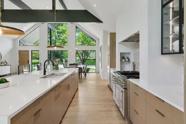 $2,350,000 | 6608 Pawnee Road, Edina, MN 55439