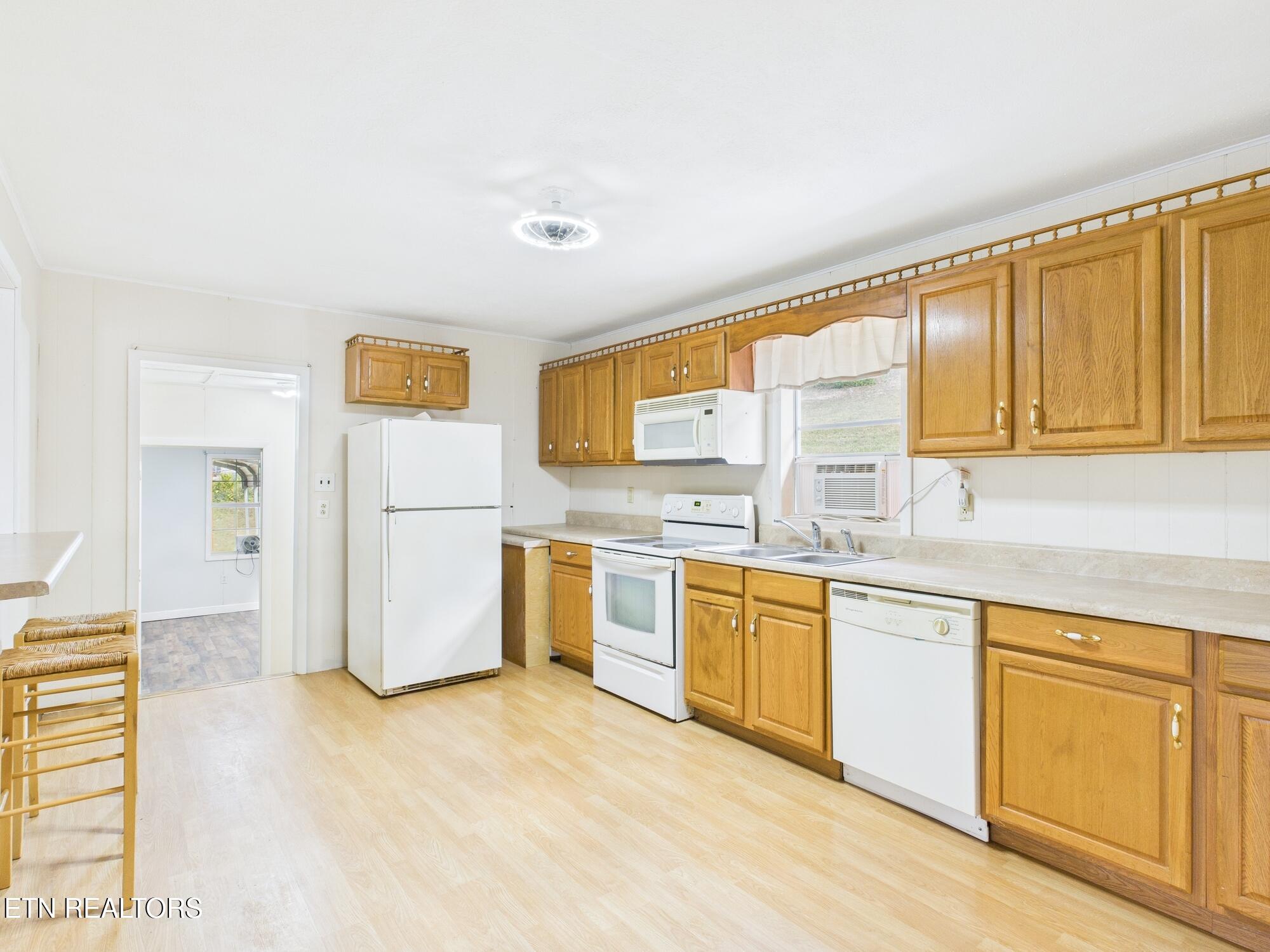 5780 Toestring Valley Road Spring City, TN 37381 - Photo 11 of 37 CAM04523G0-PR0016-STILL004