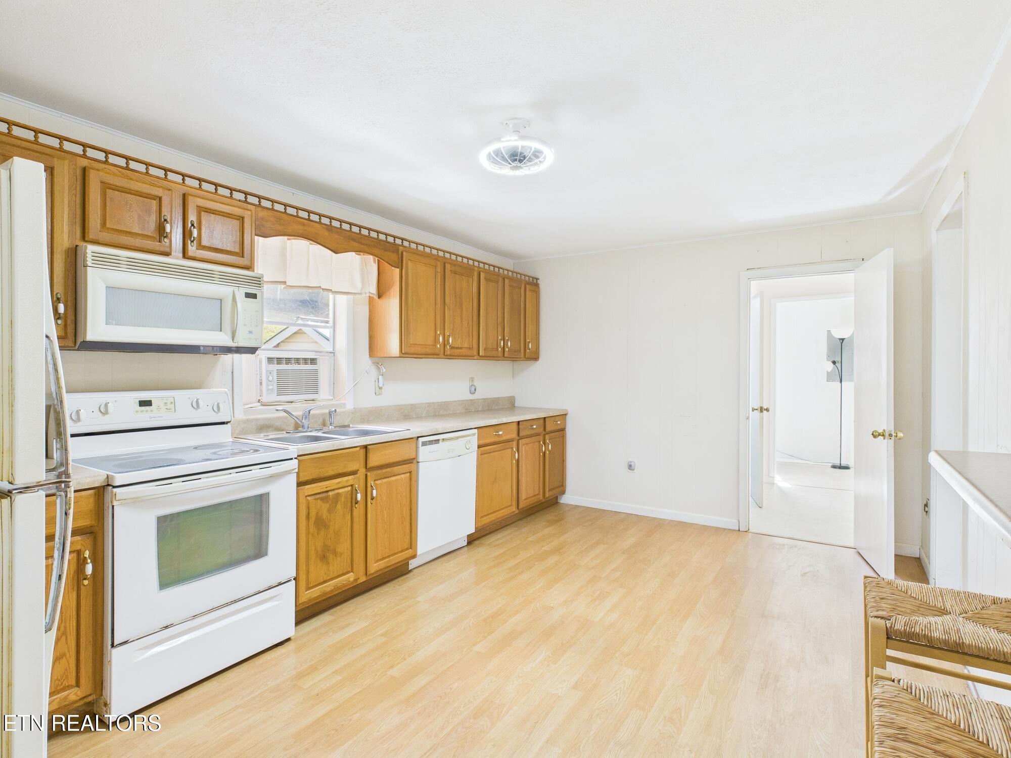 5780 Toestring Valley Road Spring City, TN 37381 - Photo 12 of 37 CAM04523G0-PR0016-STILL005