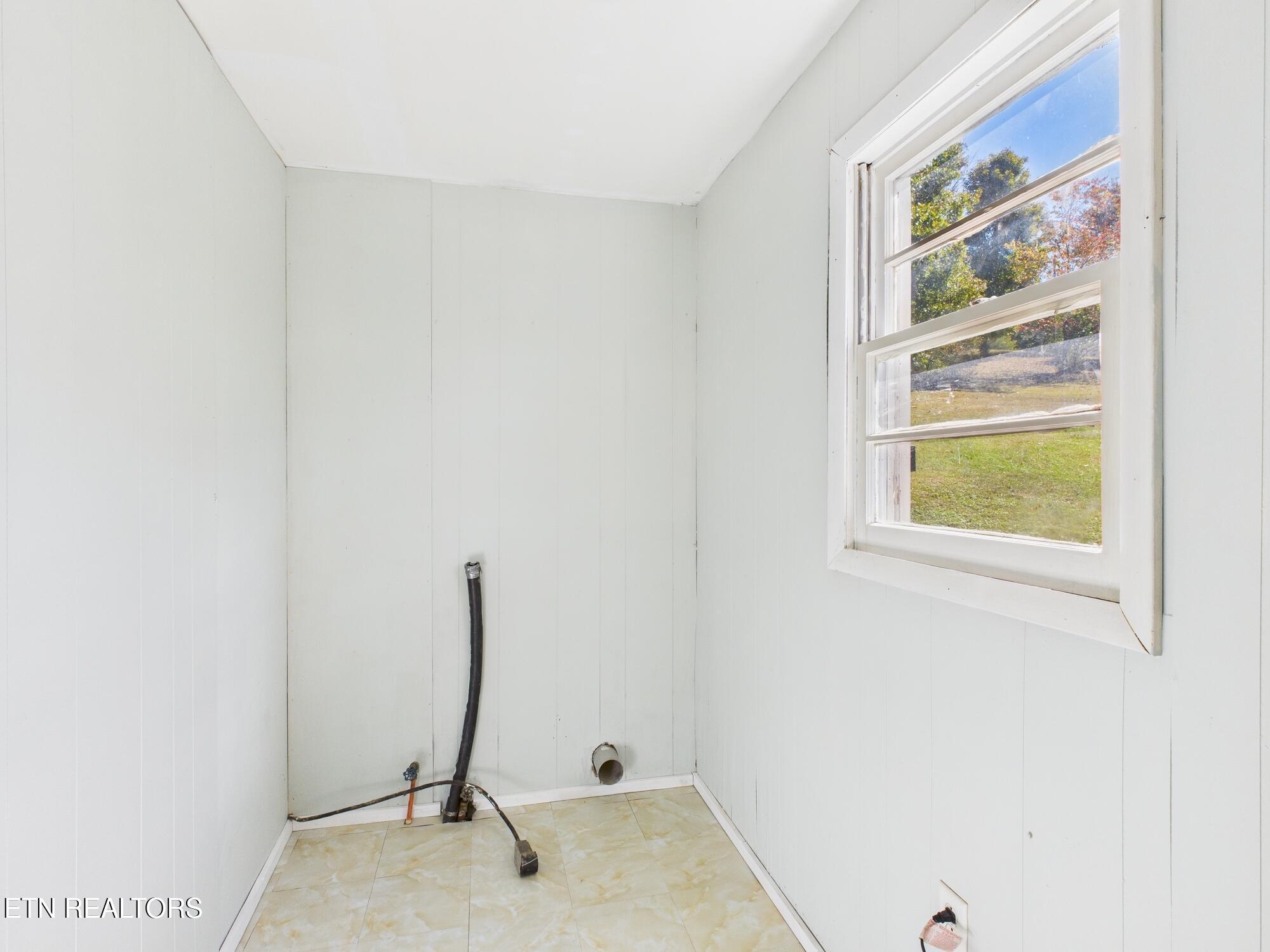 5780 Toestring Valley Road Spring City, TN 37381 - Photo 18 of 37 CAM04523G0-PR0016-STILL013