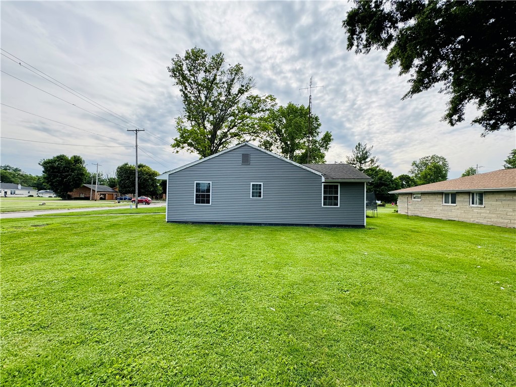 202 West 3rd Street Assumption, IL 62510 - Photo 9 of 32