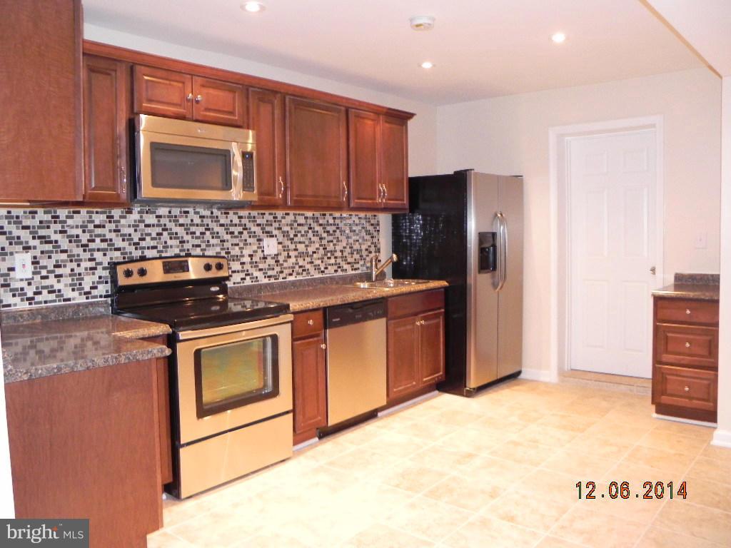 414 Old Riverside Road Baltimore, MD 21225 - Photo 2 of 18 Kitchen