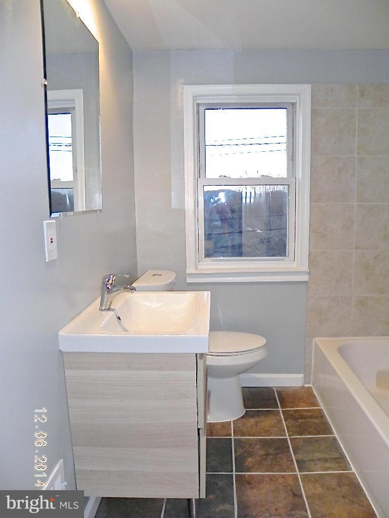 414 Old Riverside Road Baltimore, MD 21225 - Photo 12 of 18 Bath