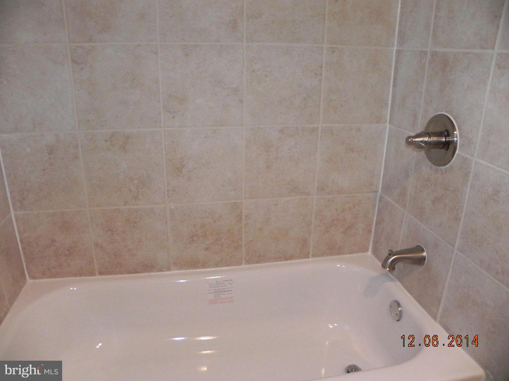 414 Old Riverside Road Baltimore, MD 21225 - Photo 13 of 18 Bath